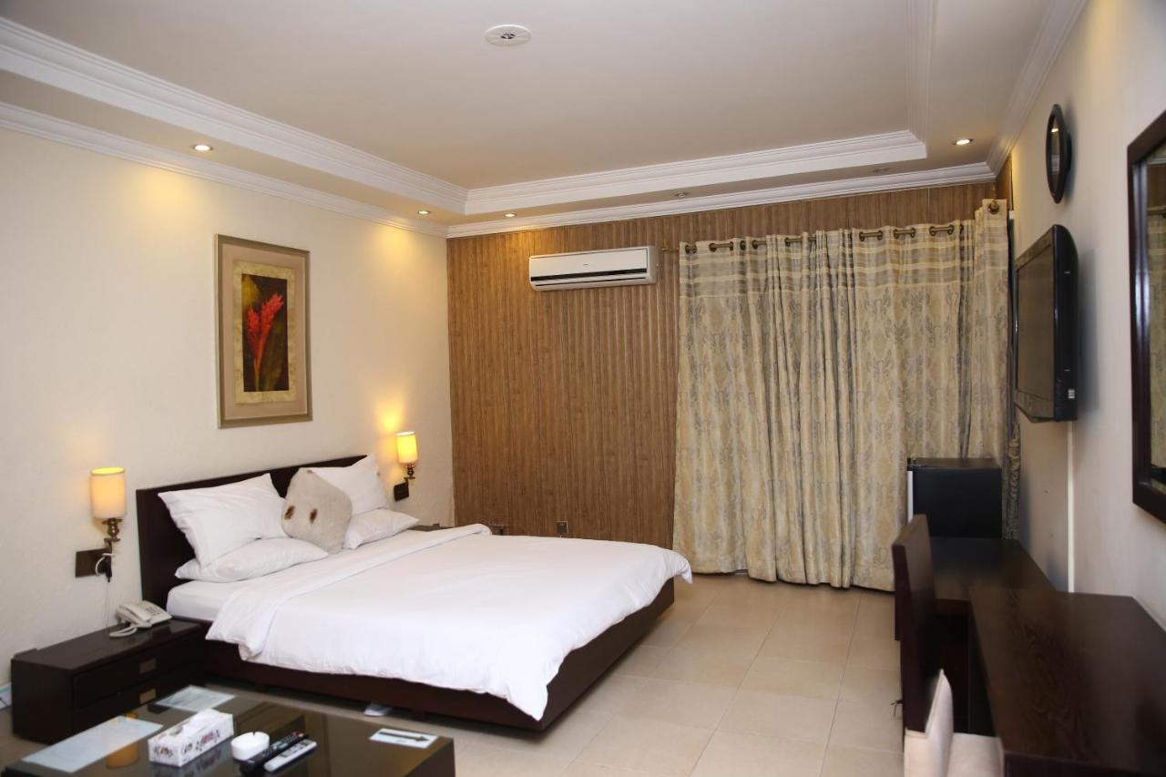 Hotel Safari Club 3 Bahria Town Rávalpindí Exteriér fotografie